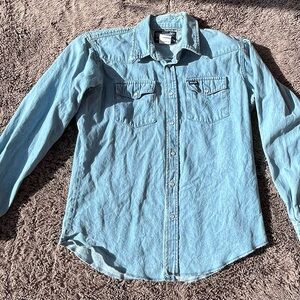 L/XL Wrangler jean shirt